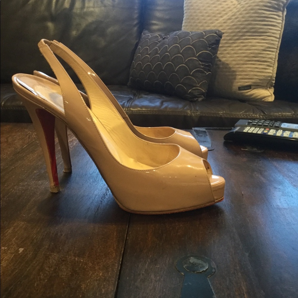 Christian Louboutin nude patent size 39.5